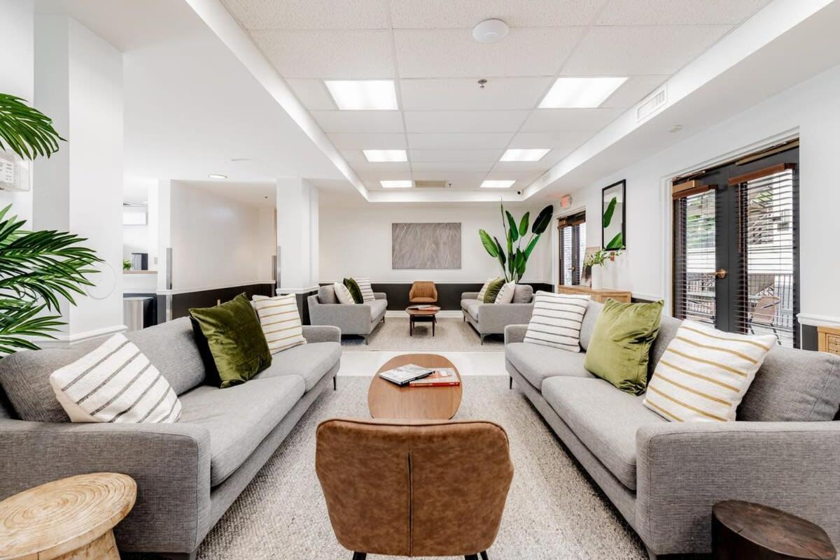 Cozysuites Cwe King Suite With Parking! Tower Grove Bagian luar foto