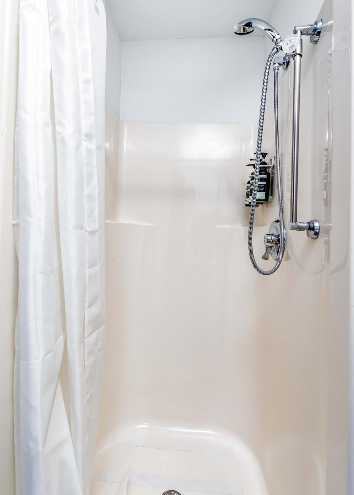 Cozysuites Cwe King Suite With Parking! Tower Grove Bagian luar foto
