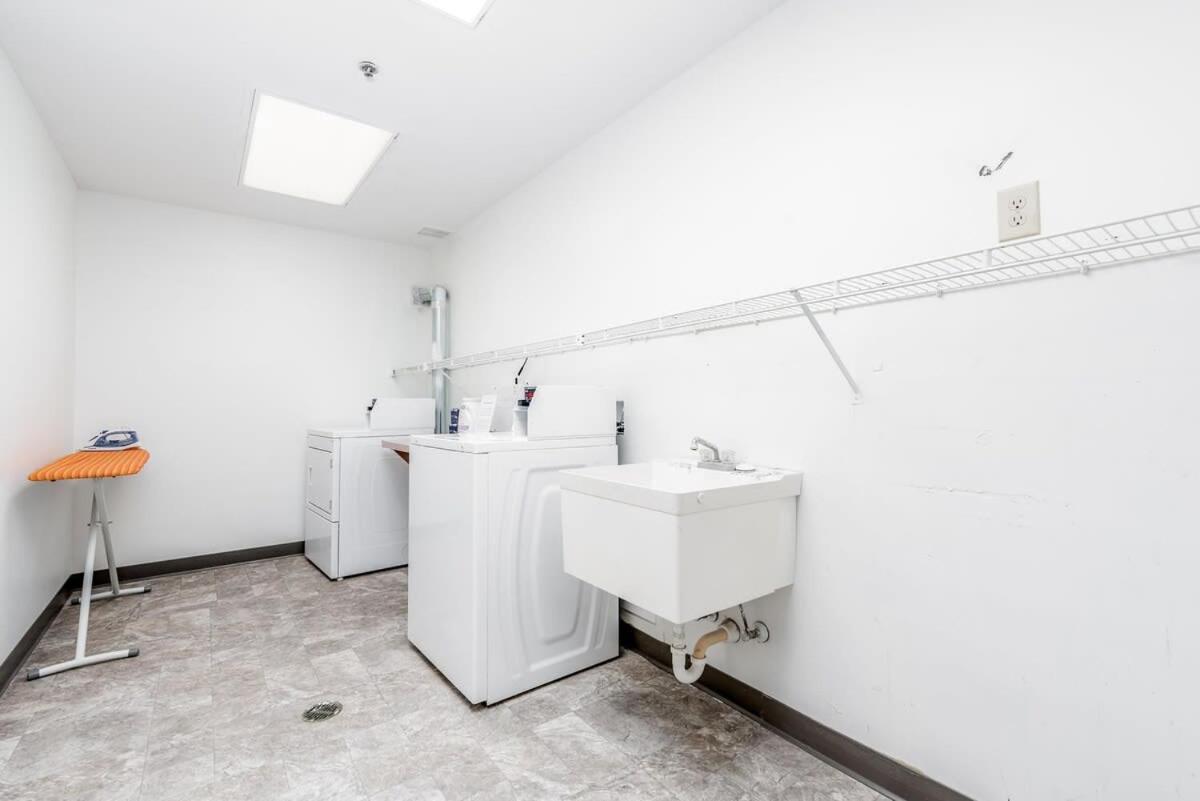 Cozysuites Cwe King Suite With Parking! Tower Grove Bagian luar foto