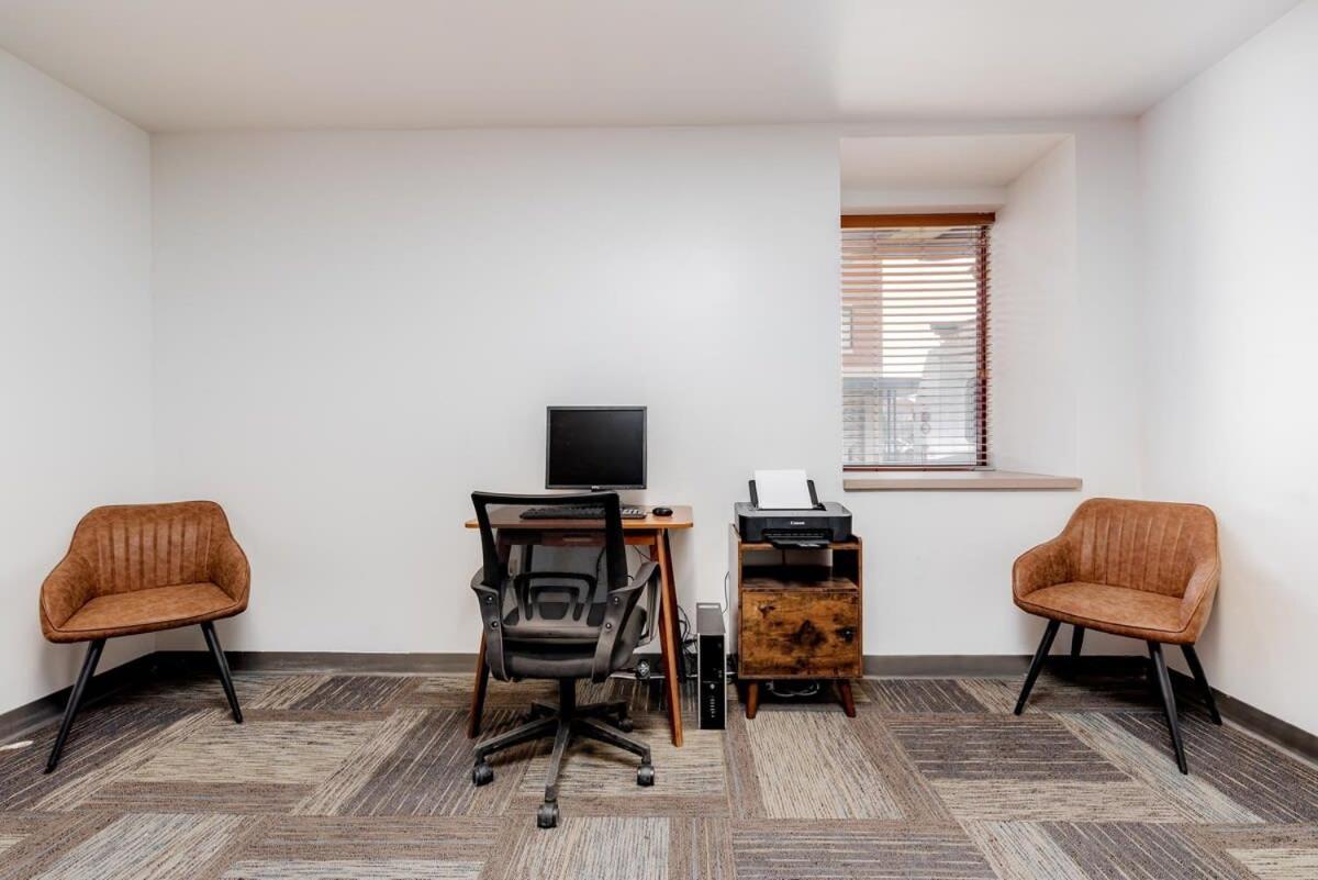 Cozysuites Cwe King Suite With Parking! Tower Grove Bagian luar foto