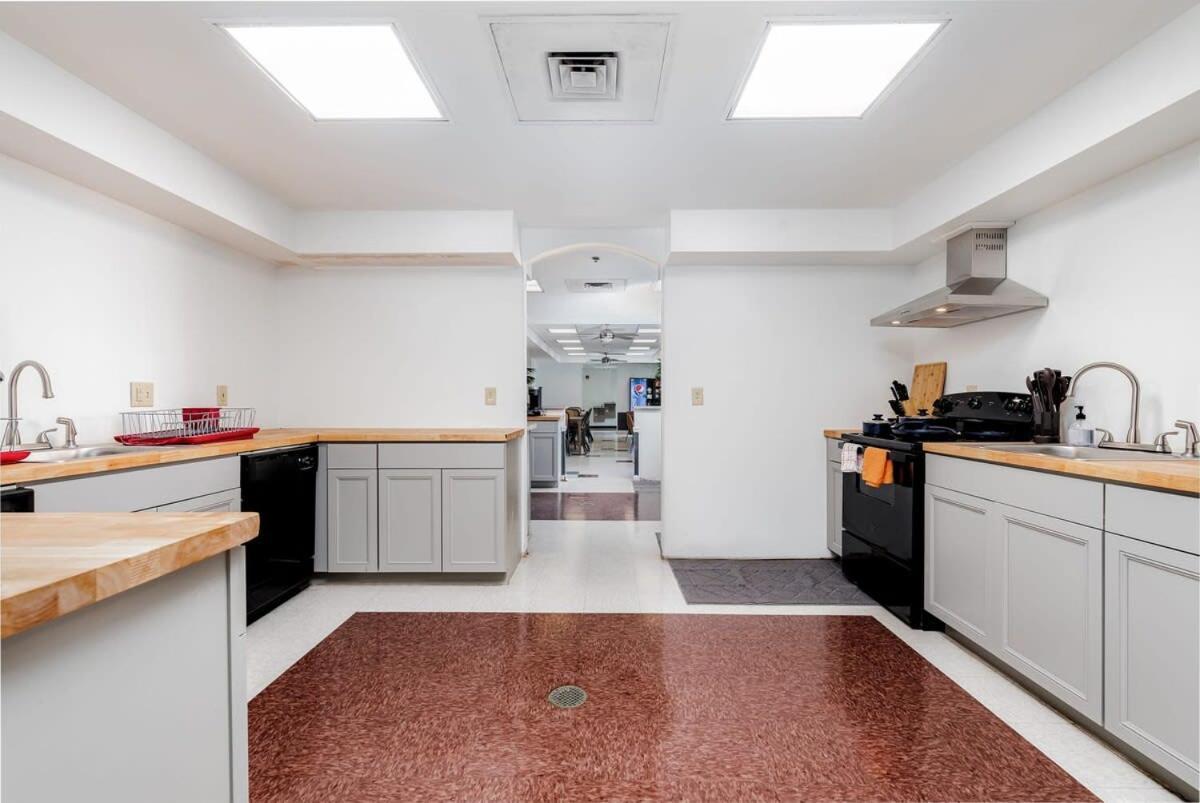 Cozysuites Cwe King Suite With Parking! Tower Grove Bagian luar foto