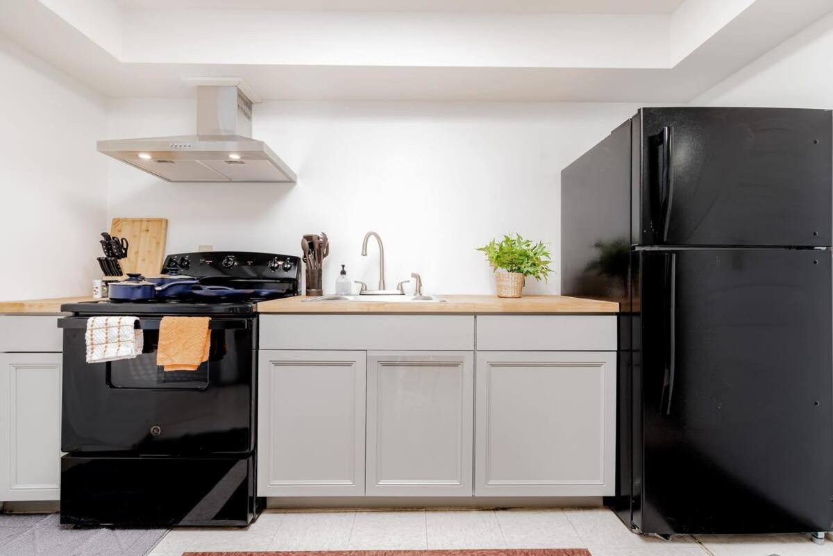 Cozysuites Cwe King Suite With Parking! Tower Grove Bagian luar foto