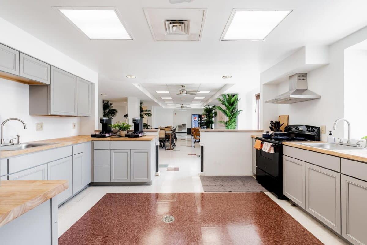 Cozysuites Cwe King Suite With Parking! Tower Grove Bagian luar foto