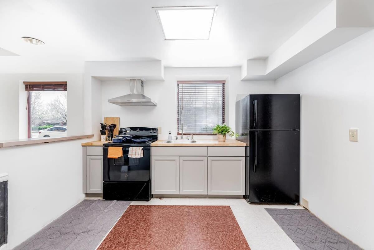 Cozysuites Cwe King Suite With Parking! Tower Grove Bagian luar foto