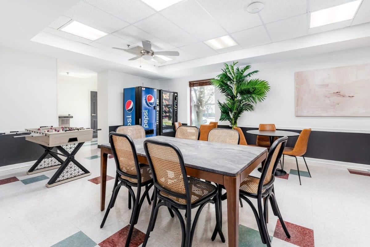 Cozysuites Cwe King Suite With Parking! Tower Grove Bagian luar foto